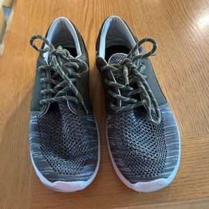 Women’s Etnies size 8